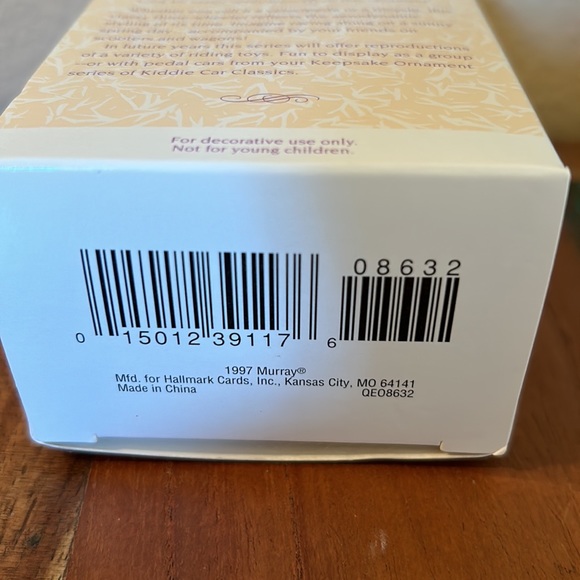 Hallmark Springtime collectors seriesSidewalk Cruiser - Picture 4 of 5